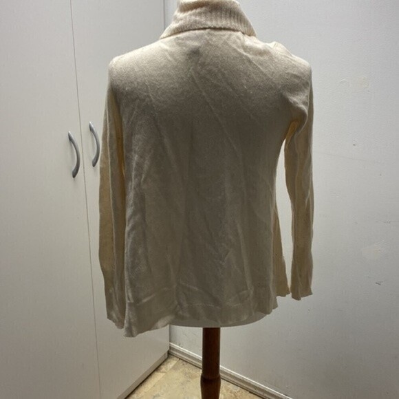 Banana Republic Knitted Italian Yarn Sweater - Picture 3 of 8